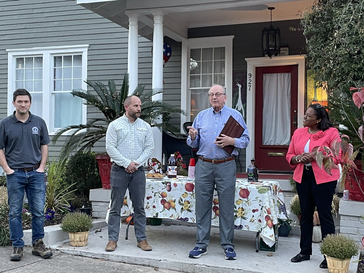 CityofColumbia's tweet photo. The Elmwood Park neighborhood gathered this evening to celebrate Arbor Day in South Carolina! Two dogwood trees were planted on corners in the neighborhood in recognition of the holiday. #ArborDay #treeplanting #WeAreColumbia https://t.co/AyWOgbwxmq