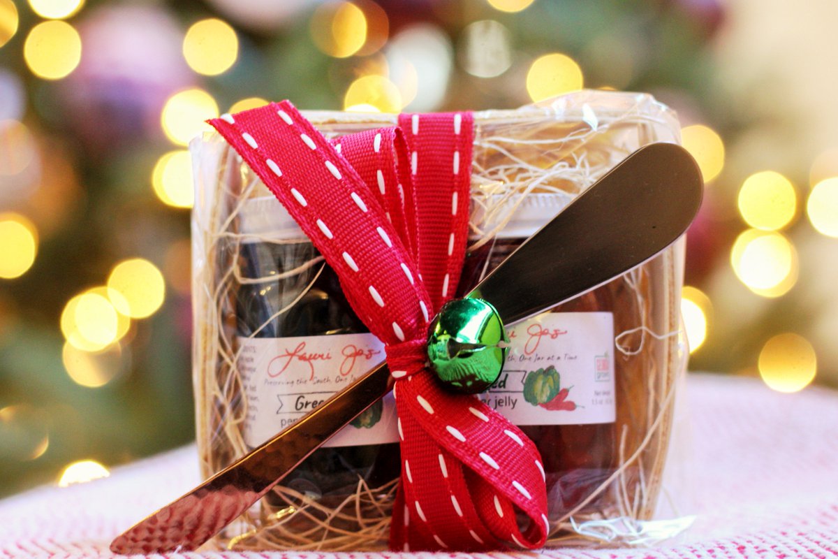 lauri_jos's tweet photo. Looking for last-minute Lauri Jo's? Use our store locator to find some pepper jelly goodness near you! 🎁

Here's the link: https://t.co/sfiL5ZffP8. https://t.co/v5xCFe3W9J