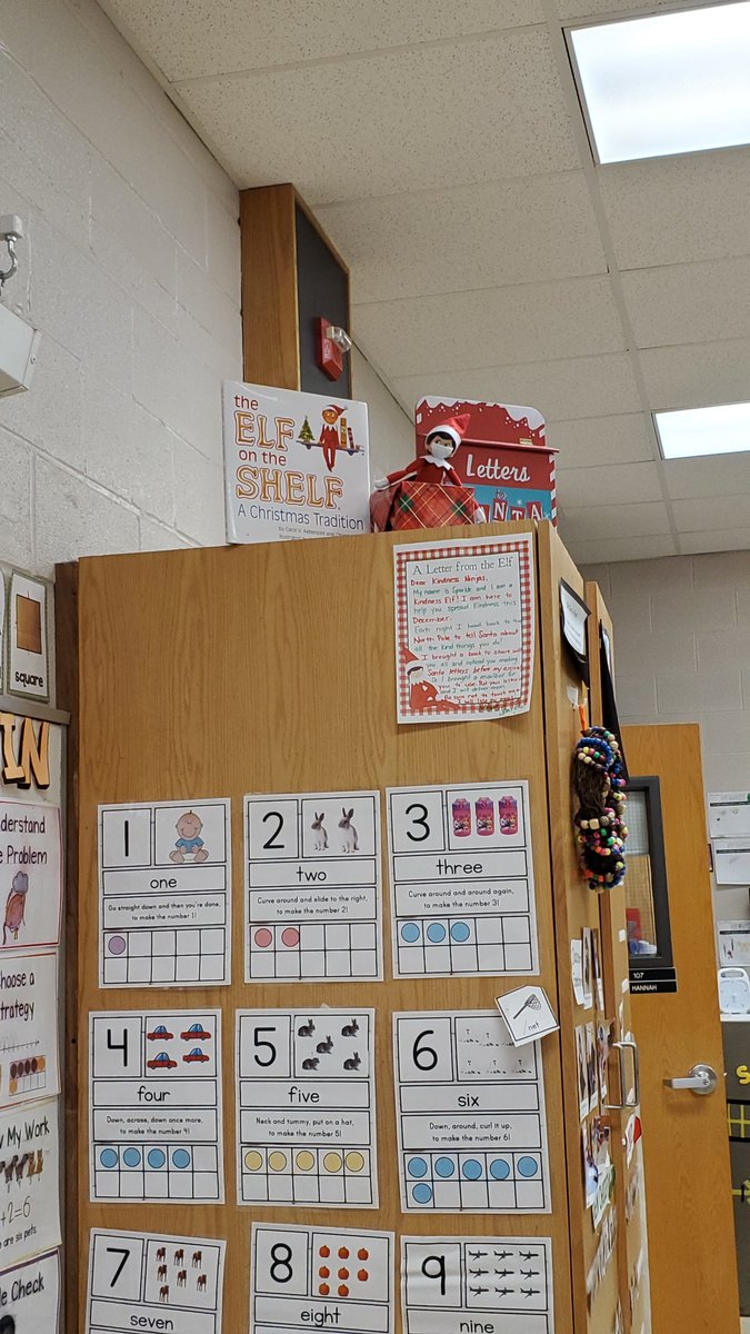 MissW00D's tweet photo. We had a visitor join our class this week. Our Kindness Elf, Sparkle!🌟 https://t.co/rWw3xr8k8A