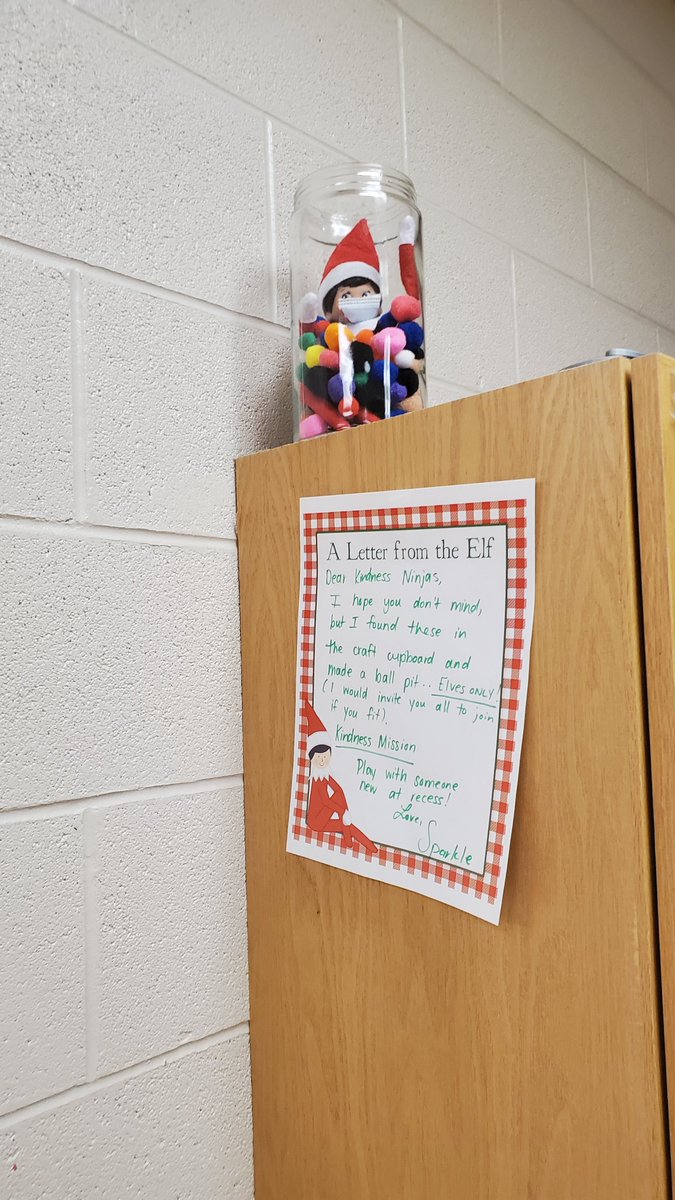 MissW00D's tweet photo. We had a visitor join our class this week. Our Kindness Elf, Sparkle!🌟 https://t.co/rWw3xr8k8A