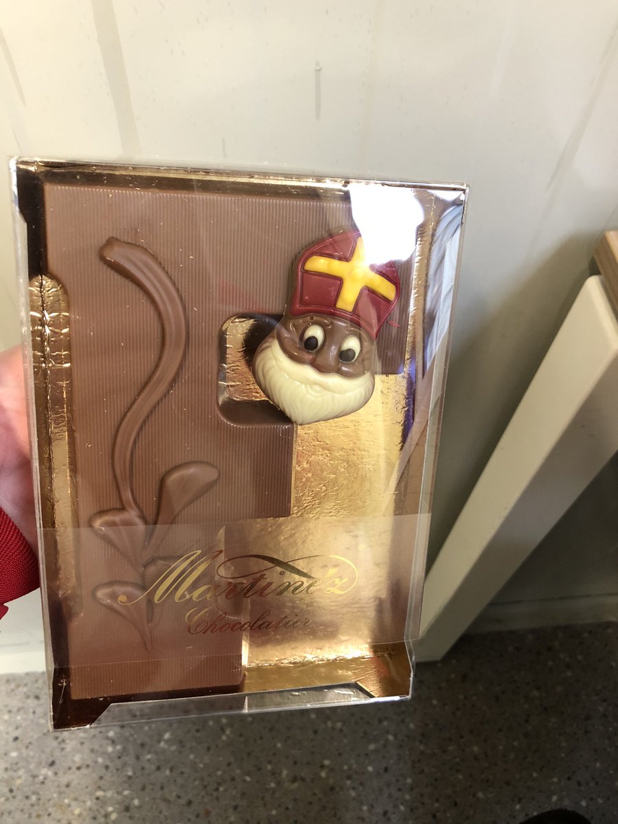 LvAPictures's tweet photo. Vandaag op werk van de baas, euhm #Sinterklaas een heerlijke #Martinez chocoladeletter gehad π€©π₯³π Jammie! #smikkelen #echtechocola #nomnom https://t.co/uPacmUpd9O