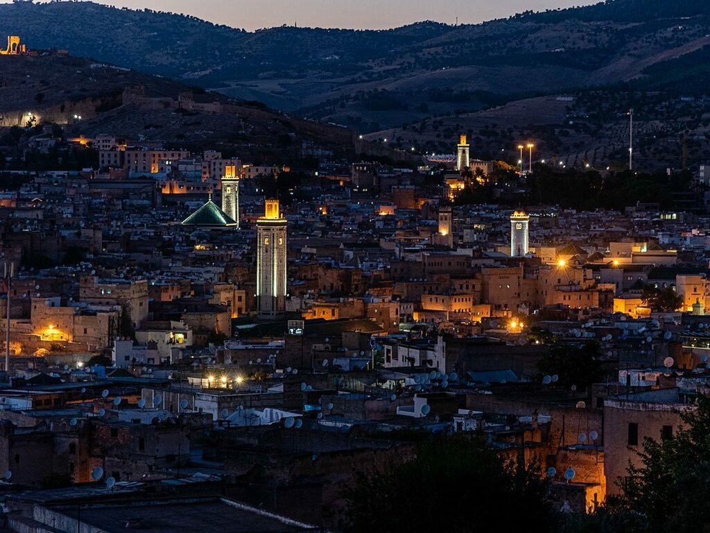 This photo of daily life in the Fez Medina is part of the exhibition with <a href="/TomFaklerPhoto/">Tom Fakler</a> and @Arabicalligrapher Mohamed Charkaoui hosted by the Architect’s Foundation in Fez (CROA FES). The exhibition will run about another week if you are in Fez stop i… instagr.am/p/CXCWPzurS_h/