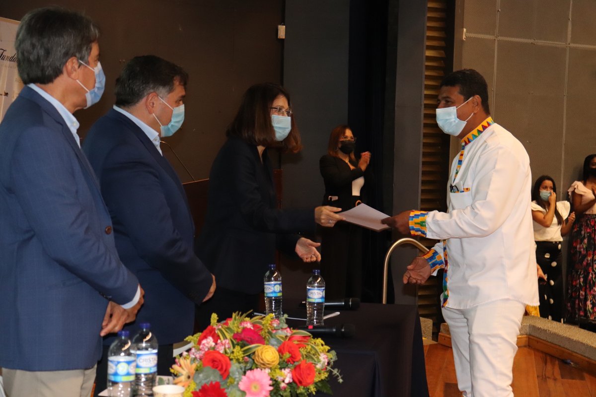FunCarvajal's tweet photo. 126 #Empresarios/as culminaron con éxito su proceso de formación con el #MicroMBA, Iniciativa de aceleración empresarial en el marco de la #Estrategia 'Escuela de Empresarios'.
@ValleCompromiso , #ACTEC, #CooperacionBelga, @generalitat, @FundDelValle, @FundacionMainel. https://t.co/fEw1OmuM2m