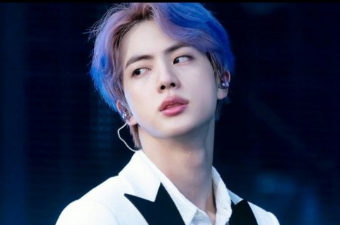 AlikaDhea1's tweet photo. HBD jin hyung 😘 https://t.co/ijxOJmd2Ba