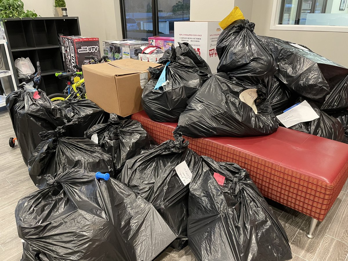 LCS_JBryant's tweet photo. Thank you to our FCA (📷 @lcsfca_denver) for their work with Angel Tree!! #service #communityexpectations @lcs_denver #lcseagles https://t.co/UrnQJbKn1x