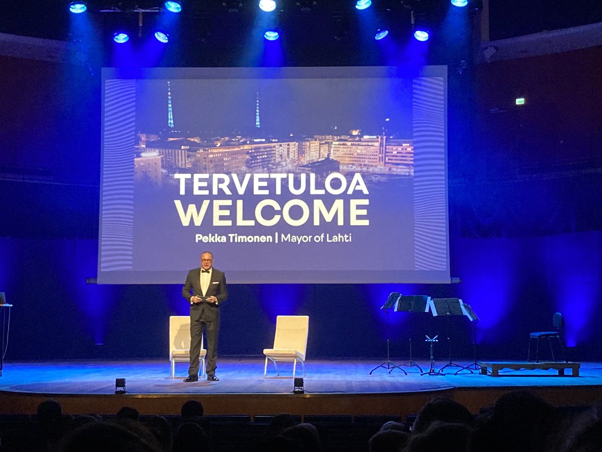 Upea upea Lahden @teollisuusseura @GreenLahti2021 gala <a href="/Sibeliustalo/">Sibeliustalo</a> &amp; <a href="/pekkatimonen/">Pekka Timonen</a> avaussanat. Hetki,  jolloin koin olevani valtavan ylpeä kotikaupungistani.✨ #Lahti #ympäristöpääkaupunki #yrityskaupunki