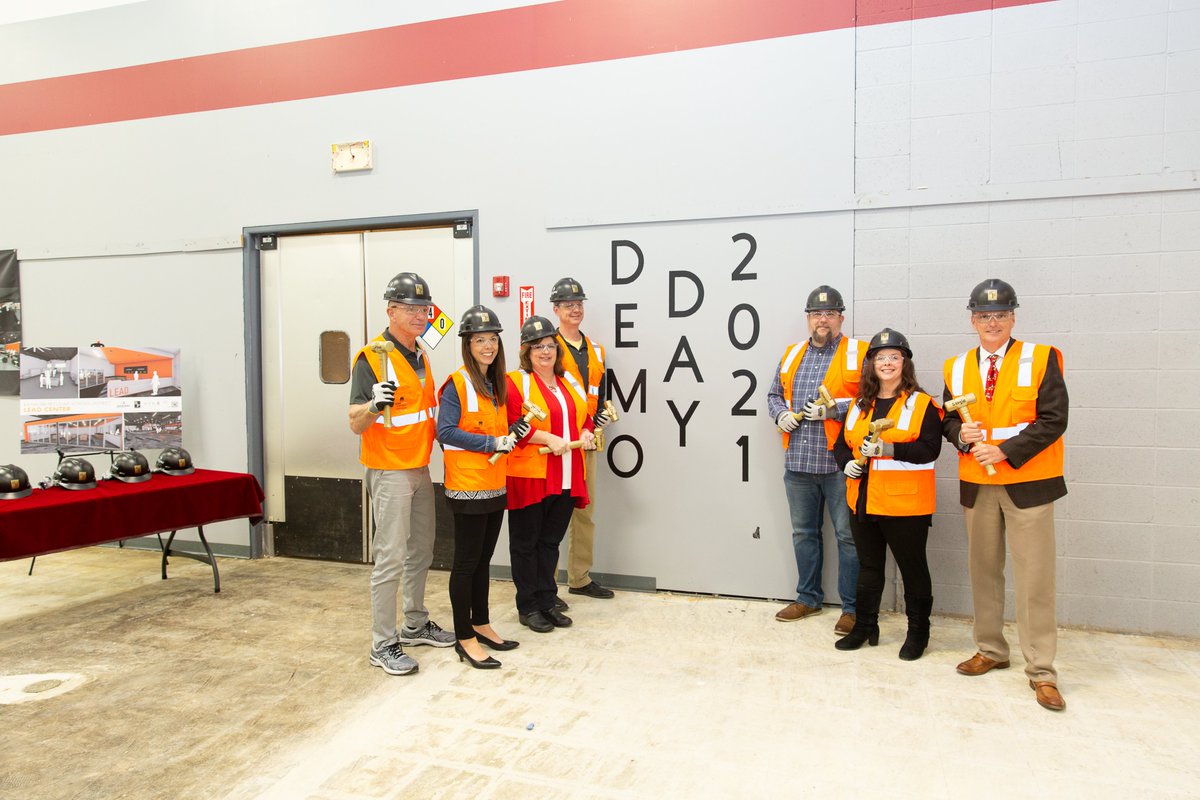 raypecschools's tweet photo. It was a different kind of groundbreaking ceremony!
On Dec. 2, Ray-Pec had a “demolition-style” groundbreaking ceremony to mark the beginning of construction for the district’s LEAD Center. #raypec #LEADCenter #careerorientededucation https://t.co/siQJTs4rXq