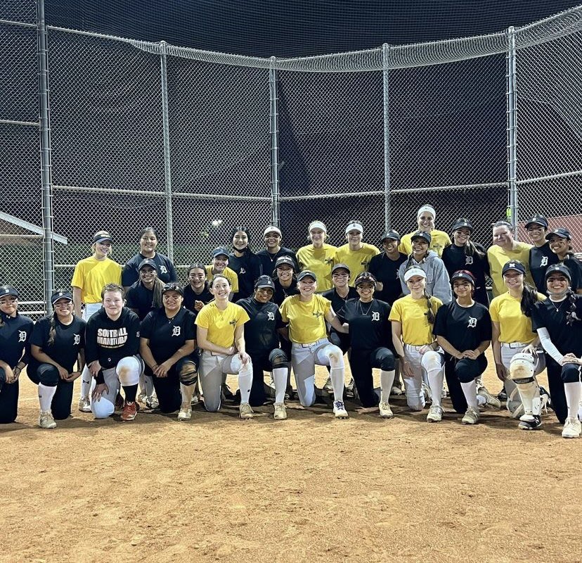 danikanelly44's tweet photo. Our Team Manitoba squad 🇨🇦 took on some teams in California a couple of weeks ago and had the pleasure of attending a @CoachTonyMedina camp! 🤙 I finished the trip with 24 K’s in 13 IP, and two HR’s at the plate! https://t.co/Op2Ed3kFvI