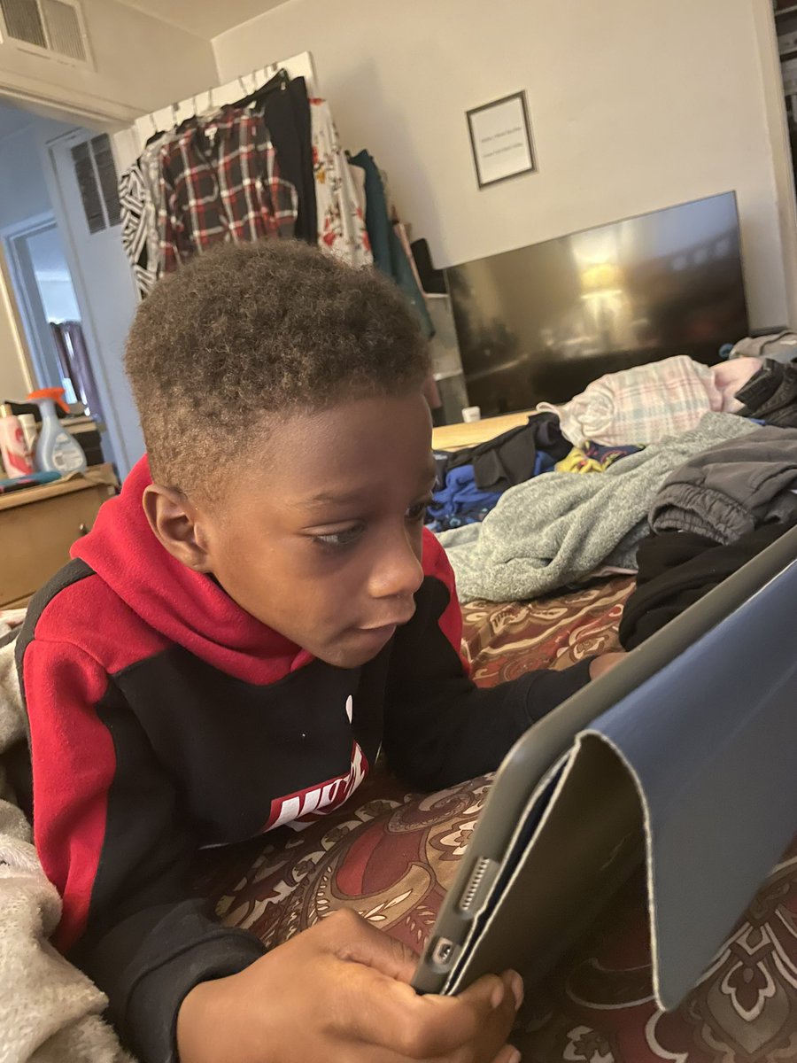 Bossladychoccc's tweet photo. @SheerOpulence2 So my son is 6, and for Christmas he wants what will be his SECOND toy kitchen set, i wish u bitches would say it’s to girly. Y’all complain about men all day long and here y’all go tryna raise lil “ niggas “ he can get w.e he wants especially if it’s teaching him how to be a MAN https://t.co/pyY2hmyJMg