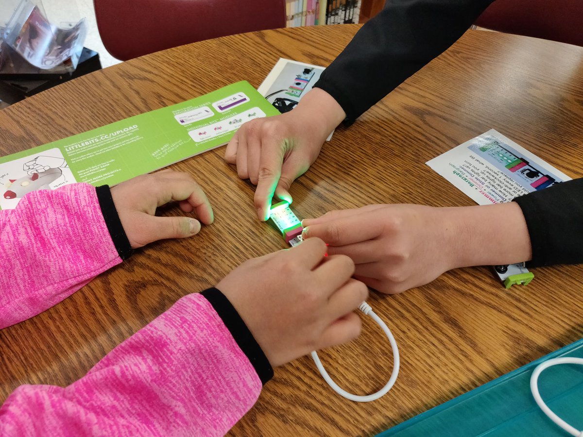 terrencelim61's tweet photo. Having a techy kind of Friday with our grade 4s and 5s - coding, making, circuits, experimenting, and of course, FUN! @hillcreststars @SD61Careers @SD61Learn https://t.co/sacEoqE9Zb