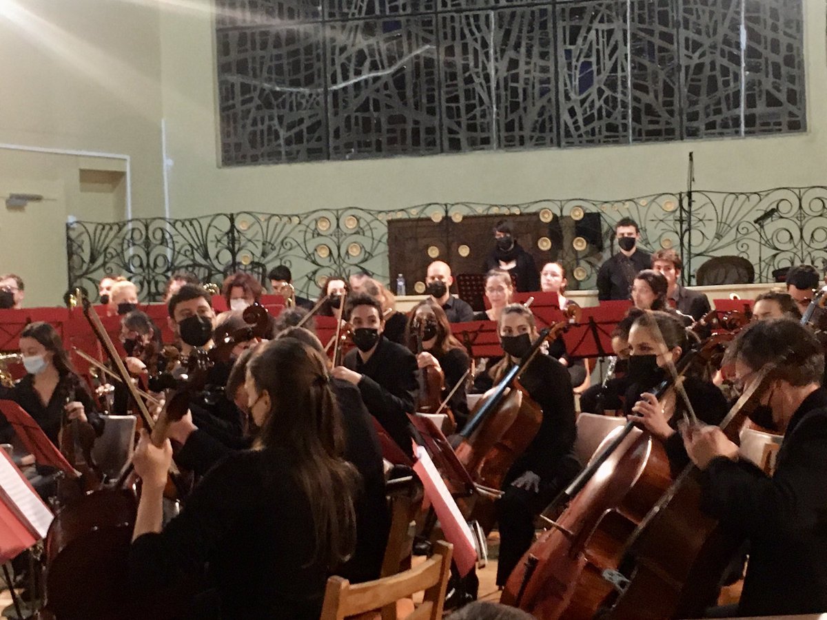 ebousquet1's tweet photo. Concert de Noël de #orchestre @UnivNantes. Quel plaisir de se retrouver après 2 ans. Prochain concert le 4.12 a l’église Ste Dominique. Bravo à tous! https://t.co/1jEllJyCzn