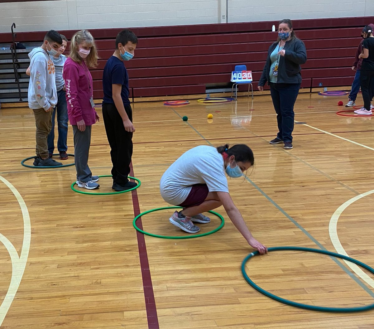MrsMohl_HPE's tweet photo. Collaboration, cooperation and perseverance was the name of the game as we played Galaxy Quest in #adaptedPE today! 🙌🏻 #GMMSPE #mifflinSD https://t.co/4hOkv4qKw2