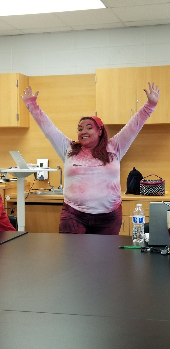 Gertrudspringer's tweet photo. RES students had a blast on Color the Admin day #RESMAGIC #SiSePuede https://t.co/3NdWYhTCb8