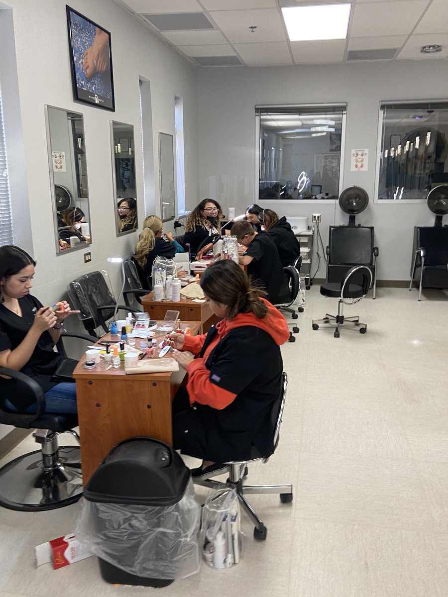 talamantes_chs's tweet photo. Very productive day all around campus today 🦁🦁🦁🦁 Student engagement all around. 🎯🎯🎯🎯 #chemclass #jrotc #cosmo #stuco https://t.co/ClmTYHH2MN
