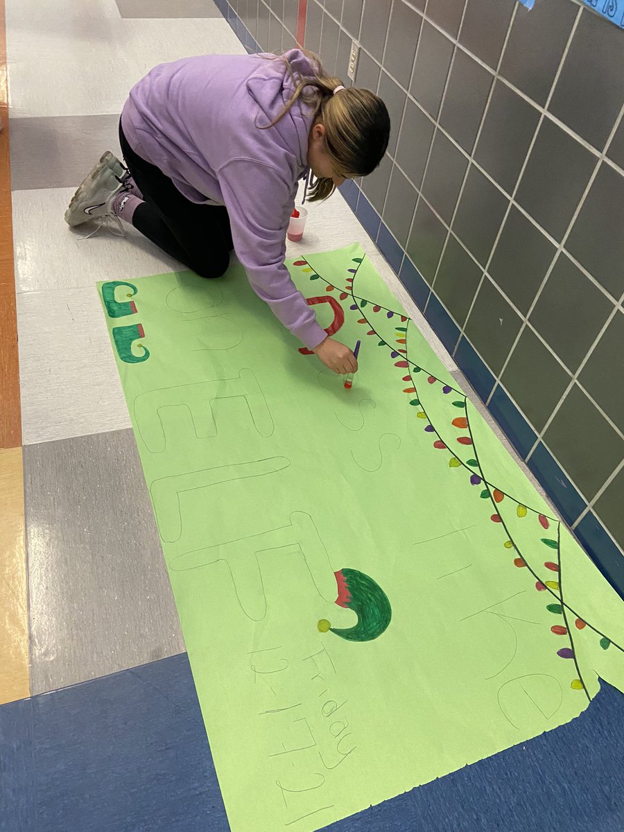 talamantes_chs's tweet photo. Very productive day all around campus today 🦁🦁🦁🦁 Student engagement all around. 🎯🎯🎯🎯 #chemclass #jrotc #cosmo #stuco https://t.co/ClmTYHH2MN