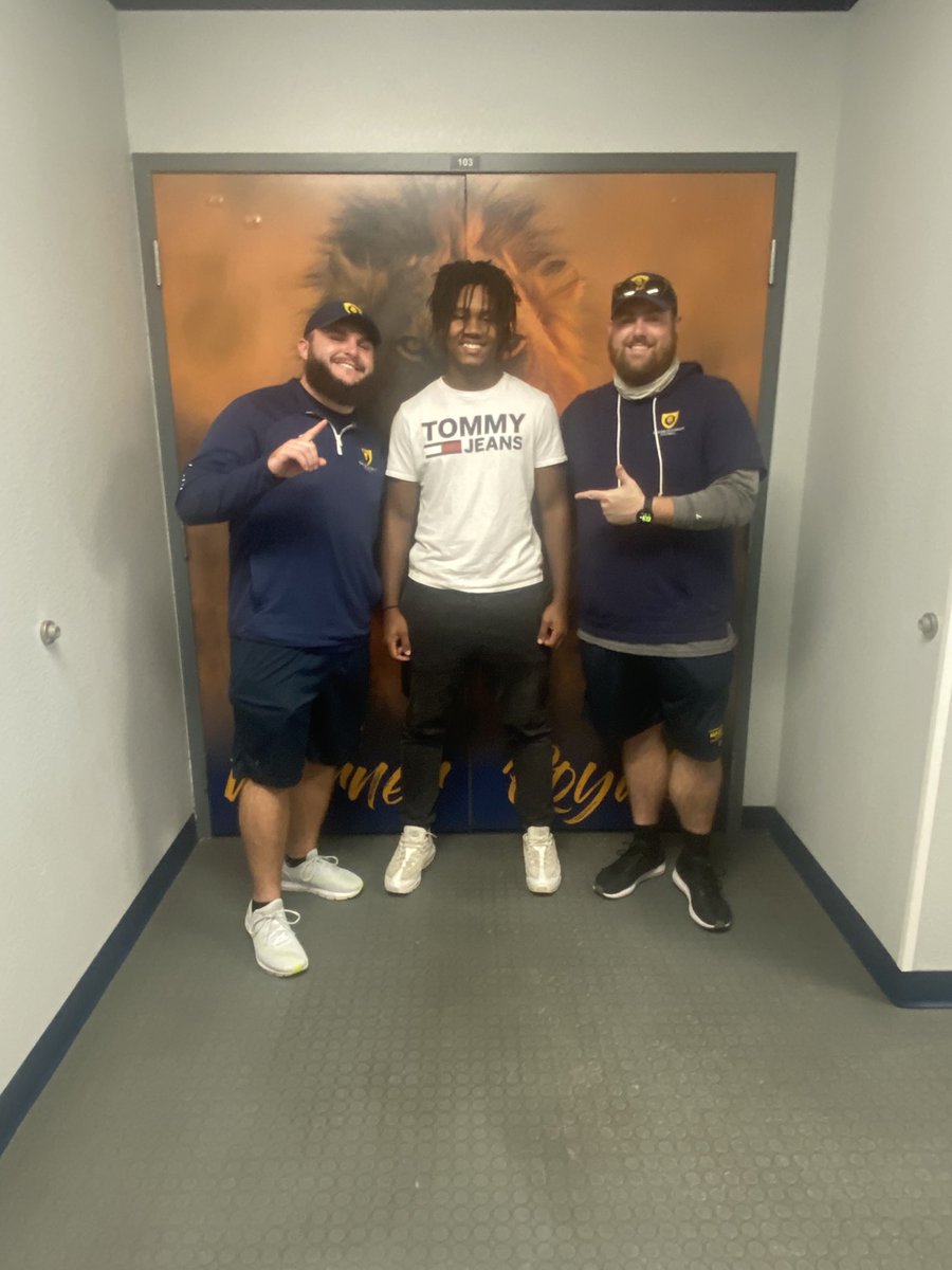 44james1's tweet photo. had a great time visiting at @WarnerU @RealCoach_Mast @coach_pi 💙💛 can’t wait to see what happens in the future https://t.co/hlkgnfqycf