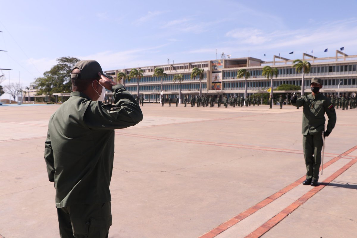 ArmadaFANBVzla's tweet photo. #Enterate || Cmdte Gral de la @ArmadaFANBVzla ALM @Alexjvb44 pasó revista en la Academia Militar de la Armada Bolivariana @AMARB_Oficial y compartió con el personal de Cadetes del Alma Mater, destacando la importancia de la formación del futuro Oficial del Componente Naval. https://t.co/rkio7plx4P