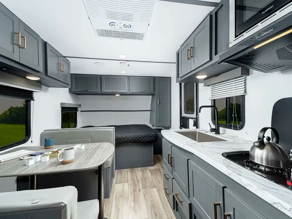rvlife's tweet photo. A look at the new 2022 travel trailers, fifth-wheels, and toy haulers from @KeystoneRVCo 
#traveltrailers #fifthwheels #rvs #newrvs #toyhaulers #keystonerv
https://t.co/sRnkO2YNir https://t.co/BjMXCBoV85