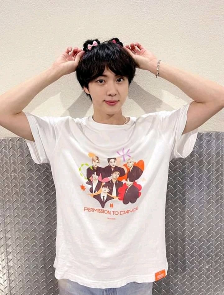 army_0135's tweet photo. HAPPY 30th BIRTHDAY TO OUR WORLDWIDE HANDSOME ENJOY YOUR DAY AND KEEP HEALTHY WE LOVE YPU🥰🥰💜💜💜💜

#석진아_30번째_생일축하해 https://t.co/6wcBsopOSH