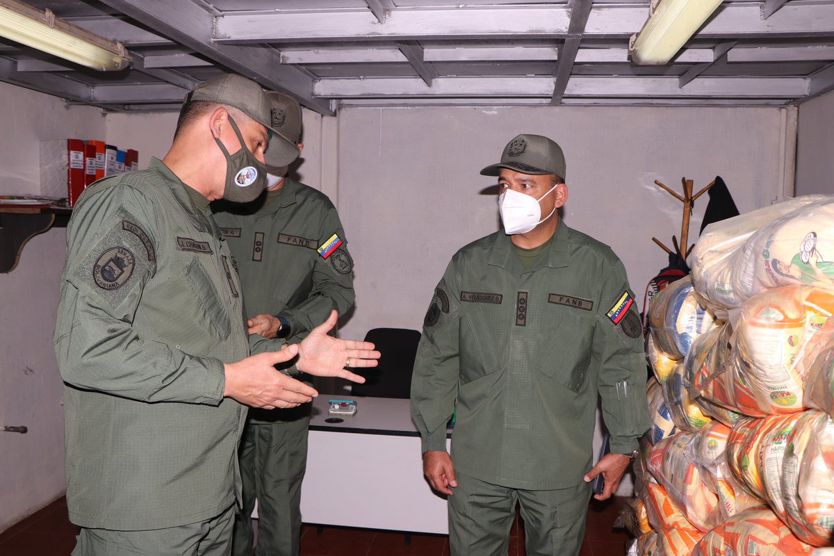 ArmadaFANBVzla's tweet photo. #Enterate || Cmdte Gral de la @ArmadaFANBVzla ALM @Alexjvb44 pasó revista en la Academia Militar de la Armada Bolivariana @AMARB_Oficial y compartió con el personal de Cadetes del Alma Mater, destacando la importancia de la formación del futuro Oficial del Componente Naval. https://t.co/rkio7plx4P
