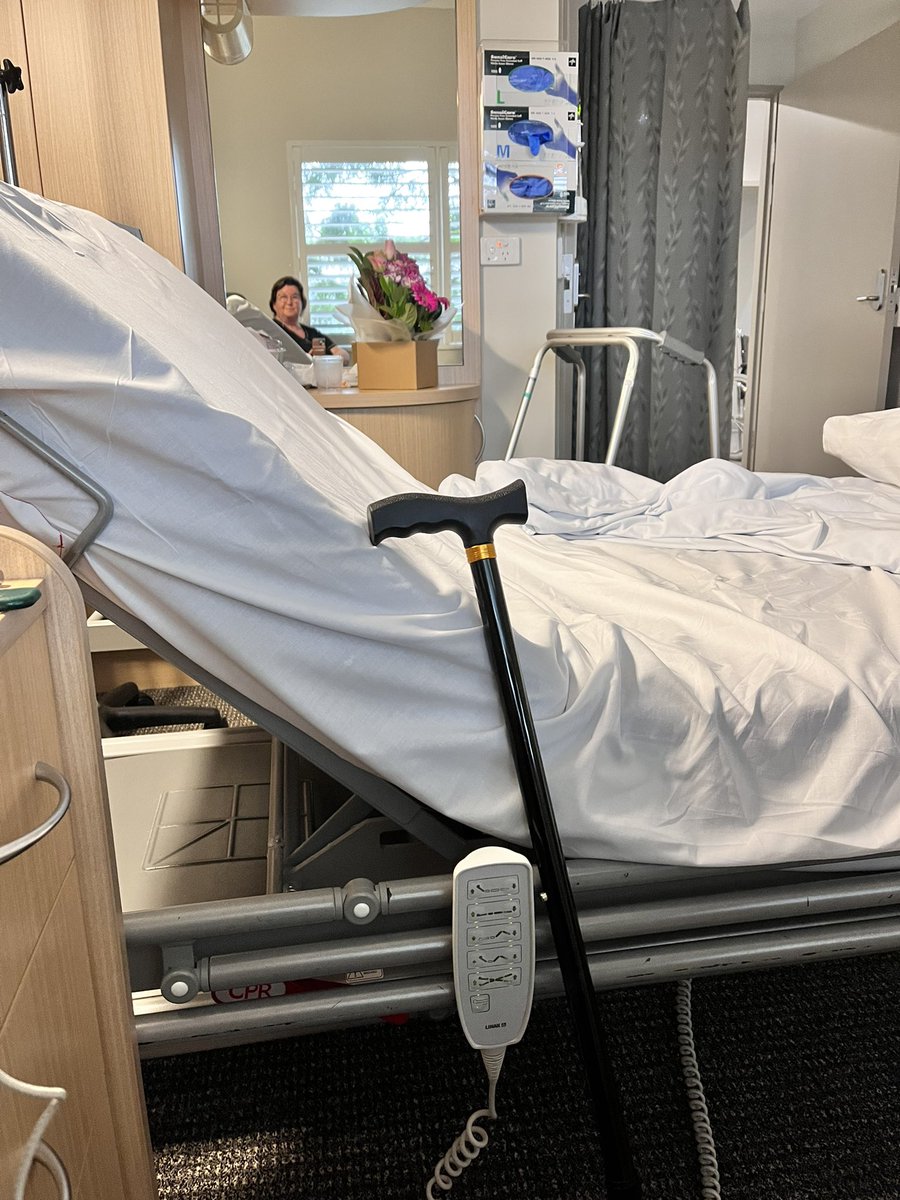 julesaj1's tweet photo. Small steps…from the walking frame to the walking stick today. @newietraveller @J03LJur #totalkneereplacement 🦵🏻🦵🏻#rightknee https://t.co/ziF1yAHVbx