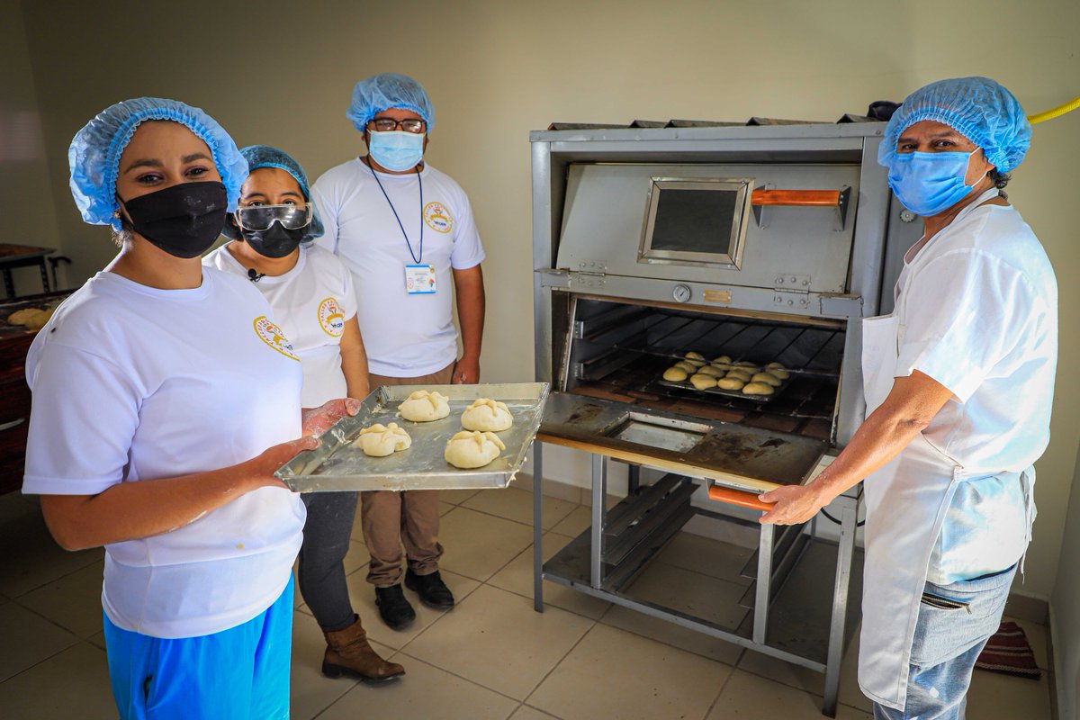 EricSevillamx's tweet photo. #SabíasQue La @JAP_EdoMex y el Centro de Neurodesarrollo Integral, I.A.P, implementaron un taller protegido sobre panadería dirigido a jóvenes con autismo o discapacidad auditiva e intelectual, con la finalidad de desarrollar sus habilidades sociales y productivas. https://t.co/Q1185efi2e