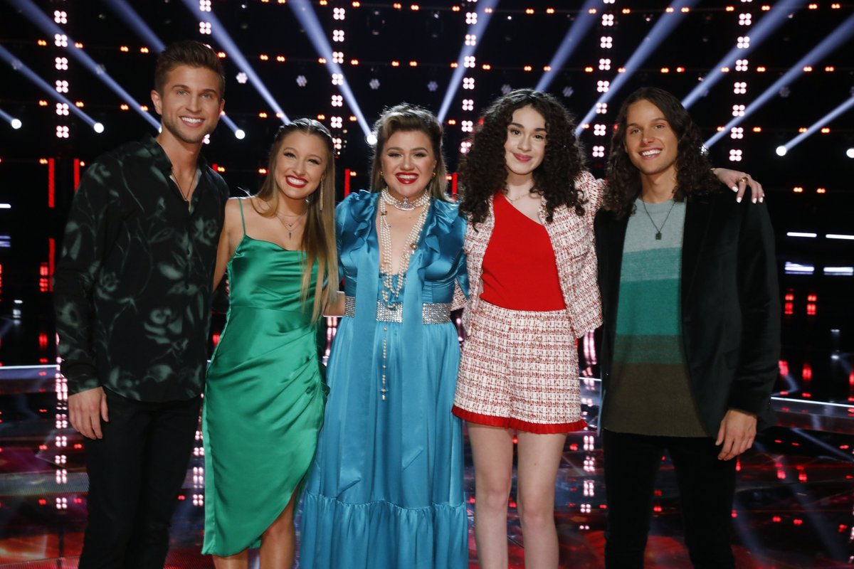 NBCTheVoice's tweet photo. Introducing the #VoiceTop8. 🌟 So excited to see what they have in store for us in 3 HOURS. https://t.co/WXR2RBopIu