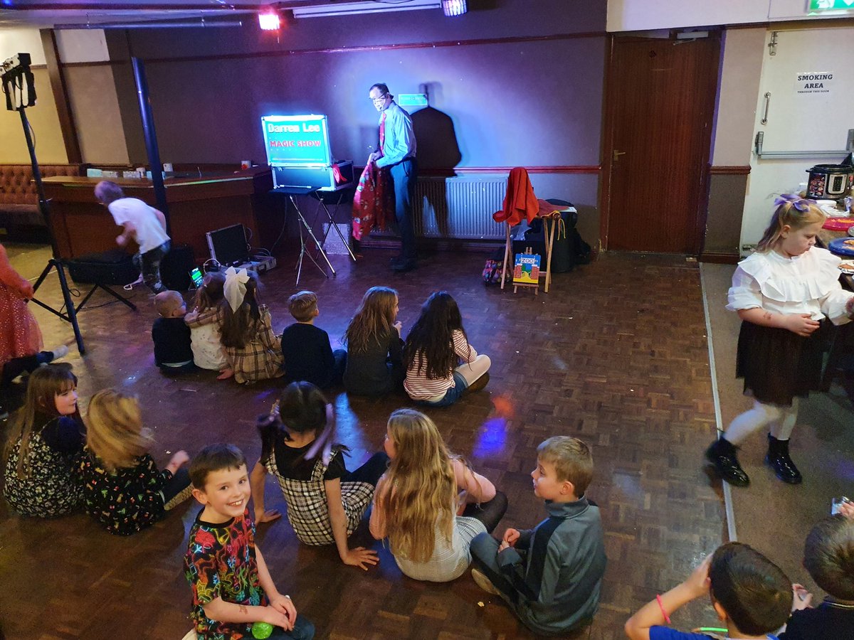 Tracyteapot256's tweet photo. Yr 3 school Christmas party was a HUGE success thanks to all involved  kids shouldn't miss out on the little things ❤ https://t.co/pZKprT9DeJ