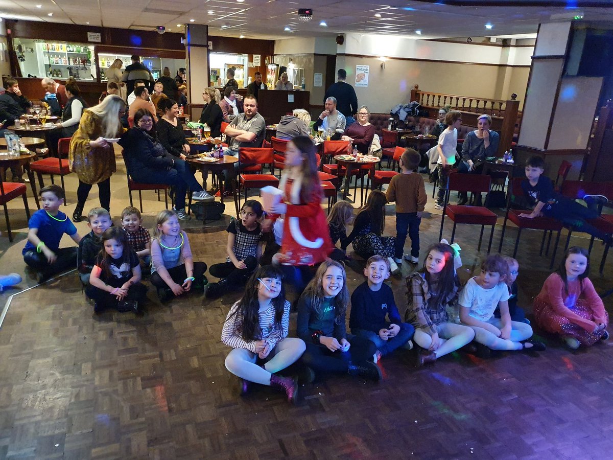 Tracyteapot256's tweet photo. Yr 3 school Christmas party was a HUGE success thanks to all involved  kids shouldn't miss out on the little things ❤ https://t.co/pZKprT9DeJ