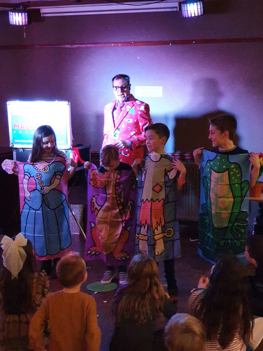 Tracyteapot256's tweet photo. Yr 3 school Christmas party was a HUGE success thanks to all involved  kids shouldn't miss out on the little things ❤ https://t.co/pZKprT9DeJ