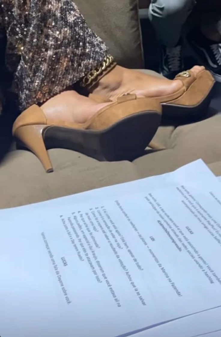 LILIPREVISOES's tweet photo. • Não vou continuar comentando a fazenda. Voltarei com o BBB22, não desistam da página. 😉 (Alguns comprovantes que a fazenda é manipulado e eu não vou comentar por que depois eu saio como "falsa" tarot. https://t.co/8JcaZlCpnI