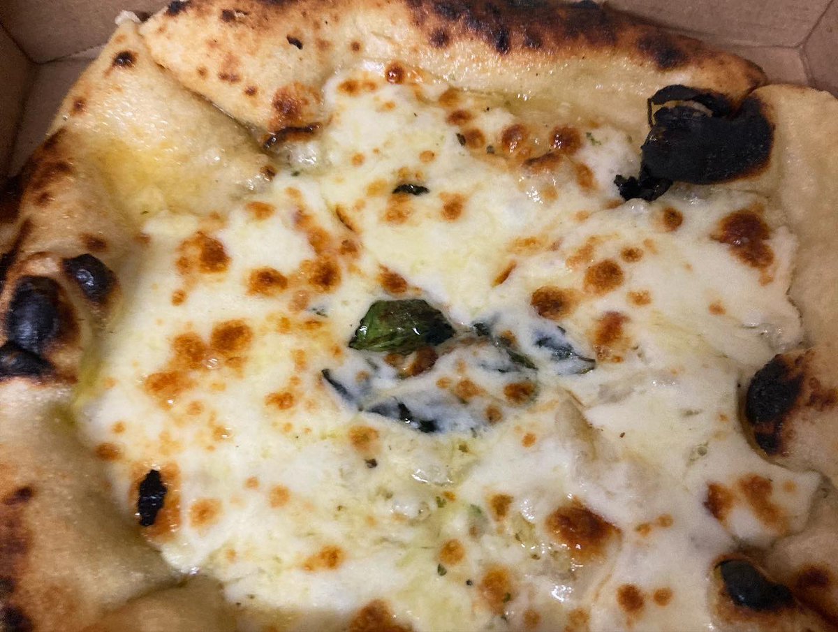 rathlinshop's tweet photo. Finally after 2yrs I got to experience pizza from @UmamiPizza &amp; I can honestly say it was one of the best pizzas I have possibly ever tasted 😋🍕
#pizza #sourdoughpizza #rocket #milanosalami #pepperoni #mushrooms #pesto #freshlymade #eatlocal #supportlocal #newcastle #countydown https://t.co/rZ3hQO7Rln