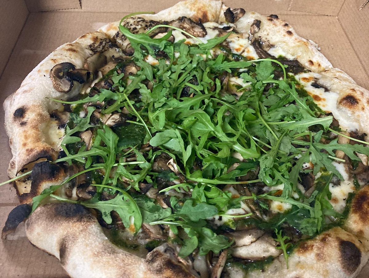 rathlinshop's tweet photo. Finally after 2yrs I got to experience pizza from @UmamiPizza &amp; I can honestly say it was one of the best pizzas I have possibly ever tasted 😋🍕
#pizza #sourdoughpizza #rocket #milanosalami #pepperoni #mushrooms #pesto #freshlymade #eatlocal #supportlocal #newcastle #countydown https://t.co/rZ3hQO7Rln