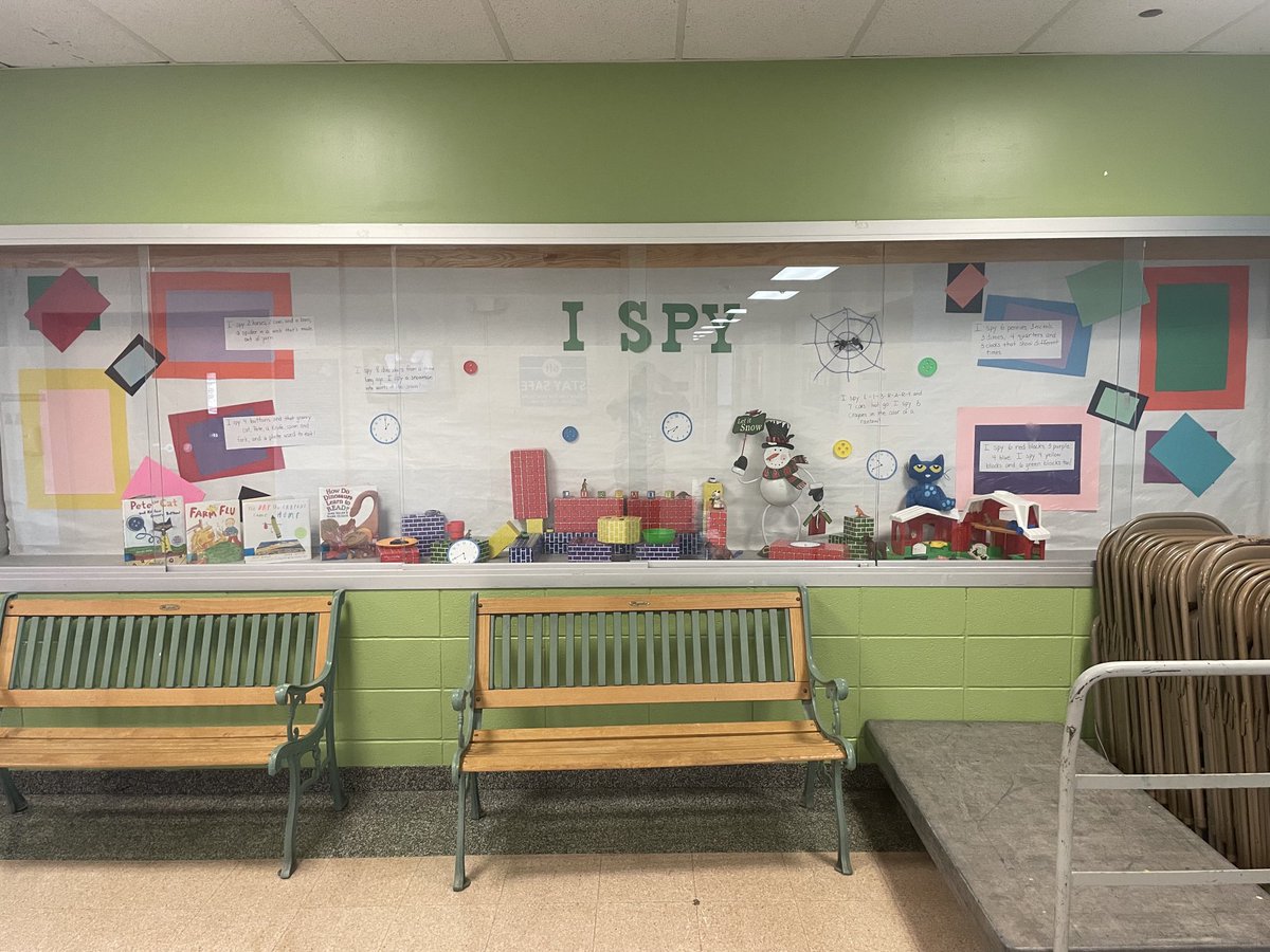 DeniseMMarsh's tweet photo. Here’s a new bulletin board for my students to enjoy! #BerlinReads #WillardPride @Willard_School https://t.co/pA6mDjrkPj