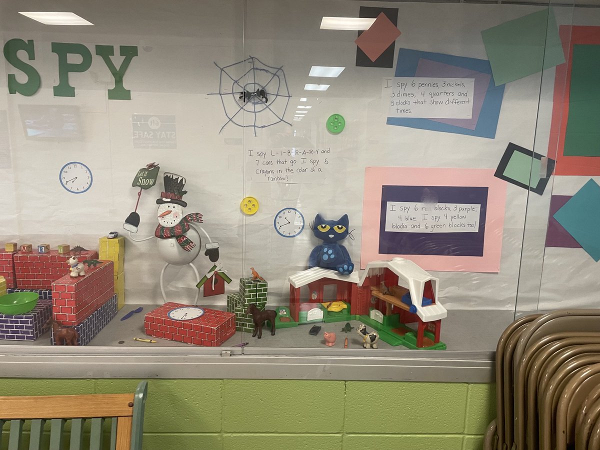DeniseMMarsh's tweet photo. Here’s a new bulletin board for my students to enjoy! #BerlinReads #WillardPride @Willard_School https://t.co/pA6mDjrkPj