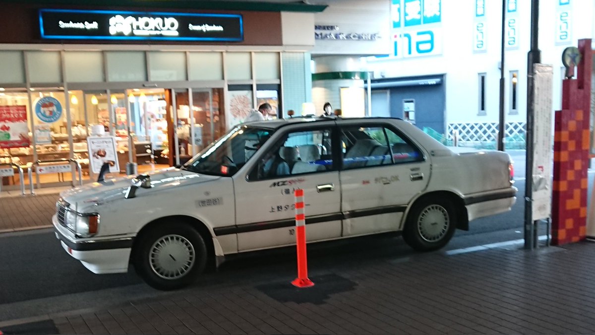 駅前でマツダルーチェの個人タクシーを目撃! どう考えても25年以上前の