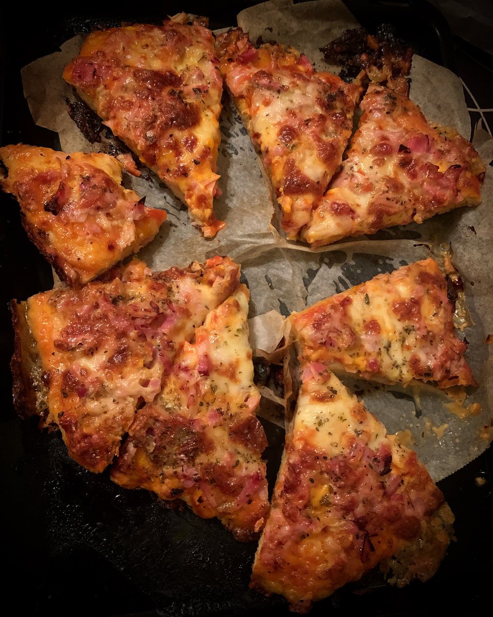 jm_xavis's tweet photo. #pizza #jamondulce #jamonserrano #cheddar #mozzarella #tomate #oregano #pollo #beicon #masa #globaleats #dinner #seafoodchowder #healthylifestyle #cheflife https://t.co/Afu0oB0s3u