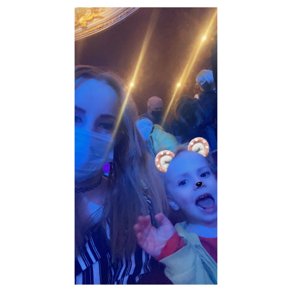 lucycarmody6's tweet photo. Panto opening day! We did it. We finally got to see a panto it was worth the 2 years wait. Had such a blast. Will defo be going again next year was one of the best shows I’ve seen what an amazing show well done everyone🥰🤍 @SheffieldLyceum @djwilliamsact @lucasrush https://t.co/0OZzKPlEXT