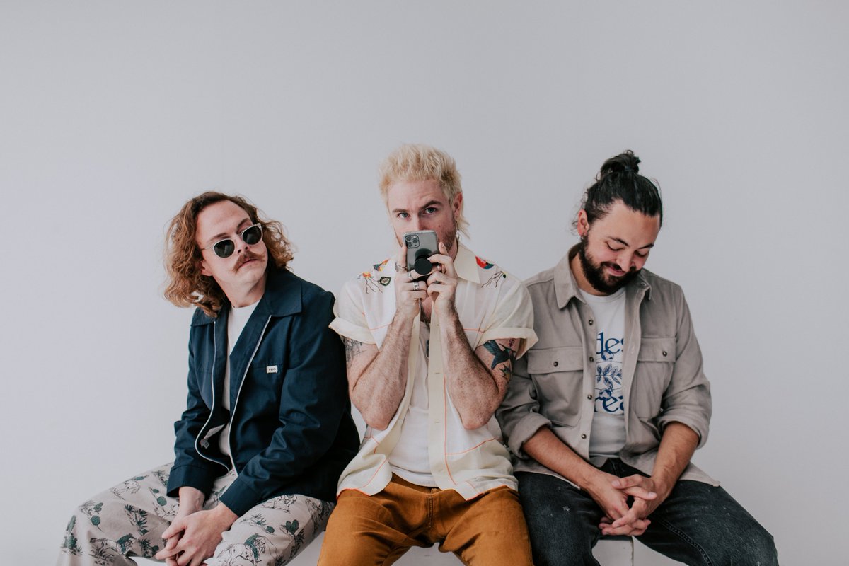 walkthemoon's tweet photo. ATTN: SOUTHERN CALIFORNIA 🌊

next thursday 12/9 we’re playing a special stripped-down set + signing vinyls at Fingerprints Music in Long Beach!!  the guest list is now open with pre-order of HEIGHTS on vinyl. https://t.co/2yG5c2lpwG
