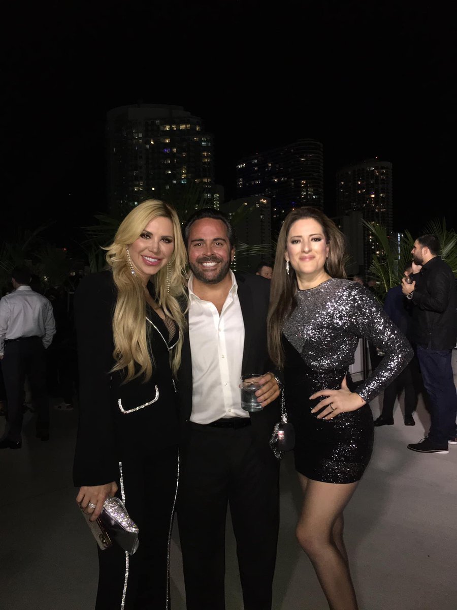 Mechinstyle's tweet photo. Amazing event #Hauteliving #Dezerdevelopment #RomeroBrito #Bentley #ArtBasel2021 https://t.co/nqVEspGVGx