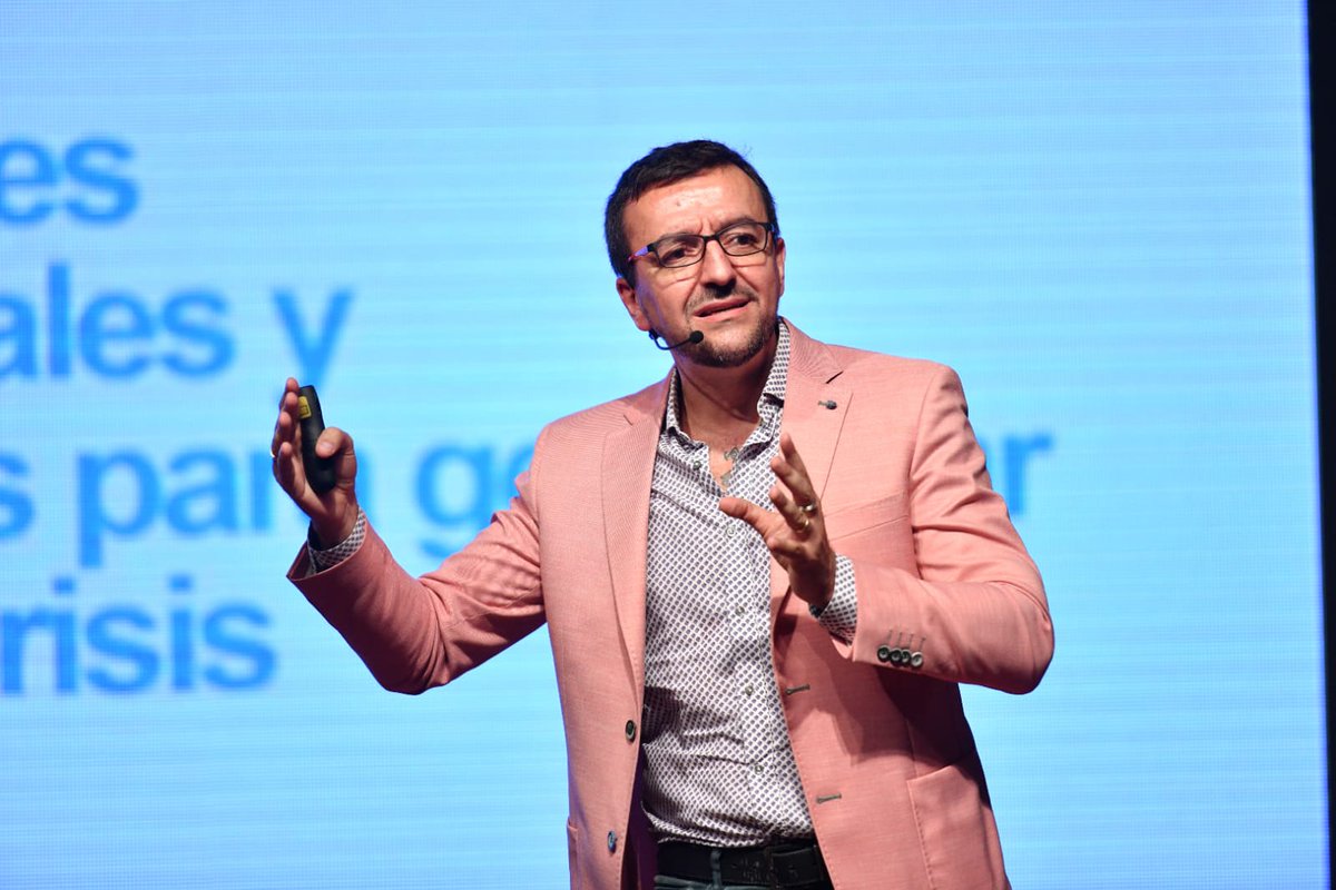 "El disenso es bloqueo, si hay mucho disenso entonces también es desestabilizante. Sin consenso no se gobierna."

<a href="/maRIOrioRDA/">maRIO rioRDA</a> en el cierre de la #MaratonComPol