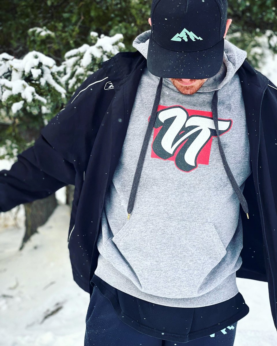 SeanTheButler's tweet image. Chilllll 🥶 @VibeTribeYYC 
#vibes #chill #winter #hiking #lgbt #gay #queer #adventure #yyc #calgary #selfie #vibing