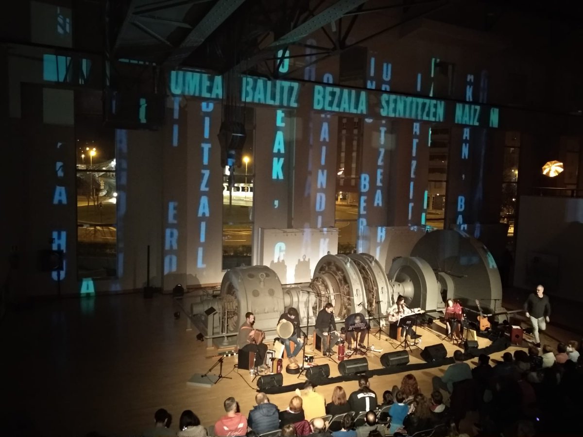 barakaldo_eus's tweet photo. Barakaldo zikinean jaio arren, #kolore-z betetzen duzuen euskaltzale guztiei #eskerrak eman behar!! Baita, nola ez, #musikari, #teknikari eta #BicBizkaiaEzkerraldea-ri ere!
Plazer eta ohore handia!!! ❤
@SasiburuBaraka
@laguntasuna
@ErrekaOrtu
@ibarrakaldu
@BICezkerraldea https://t.co/tI9eYCv8nL
