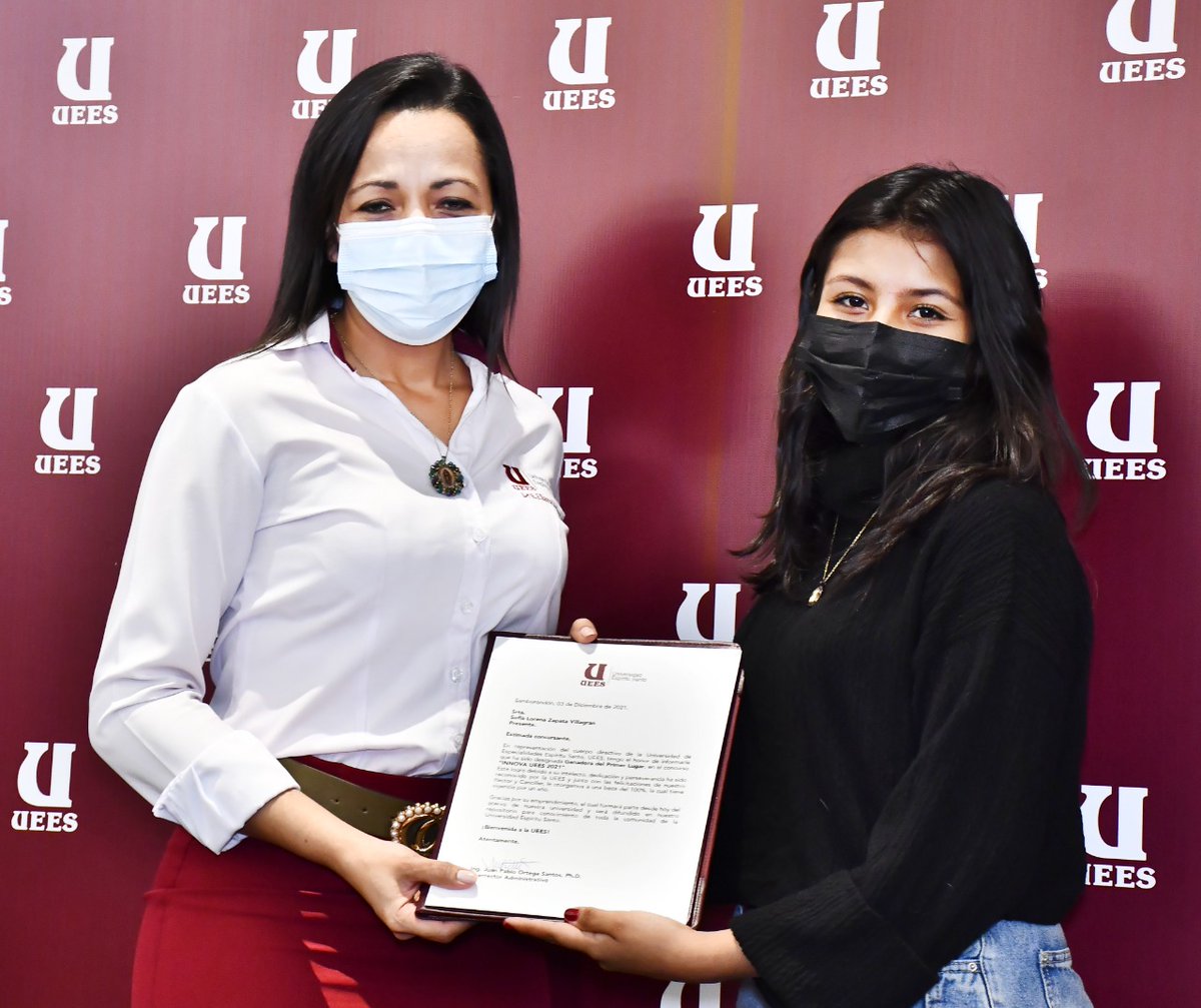 uees_ec's tweet photo. Ceremonia de premiación a los ganadores del concurso de beca #INNOVA2021. 👏🏻✨📜
#OrgullosamenteUEES https://t.co/MXHfHho12q