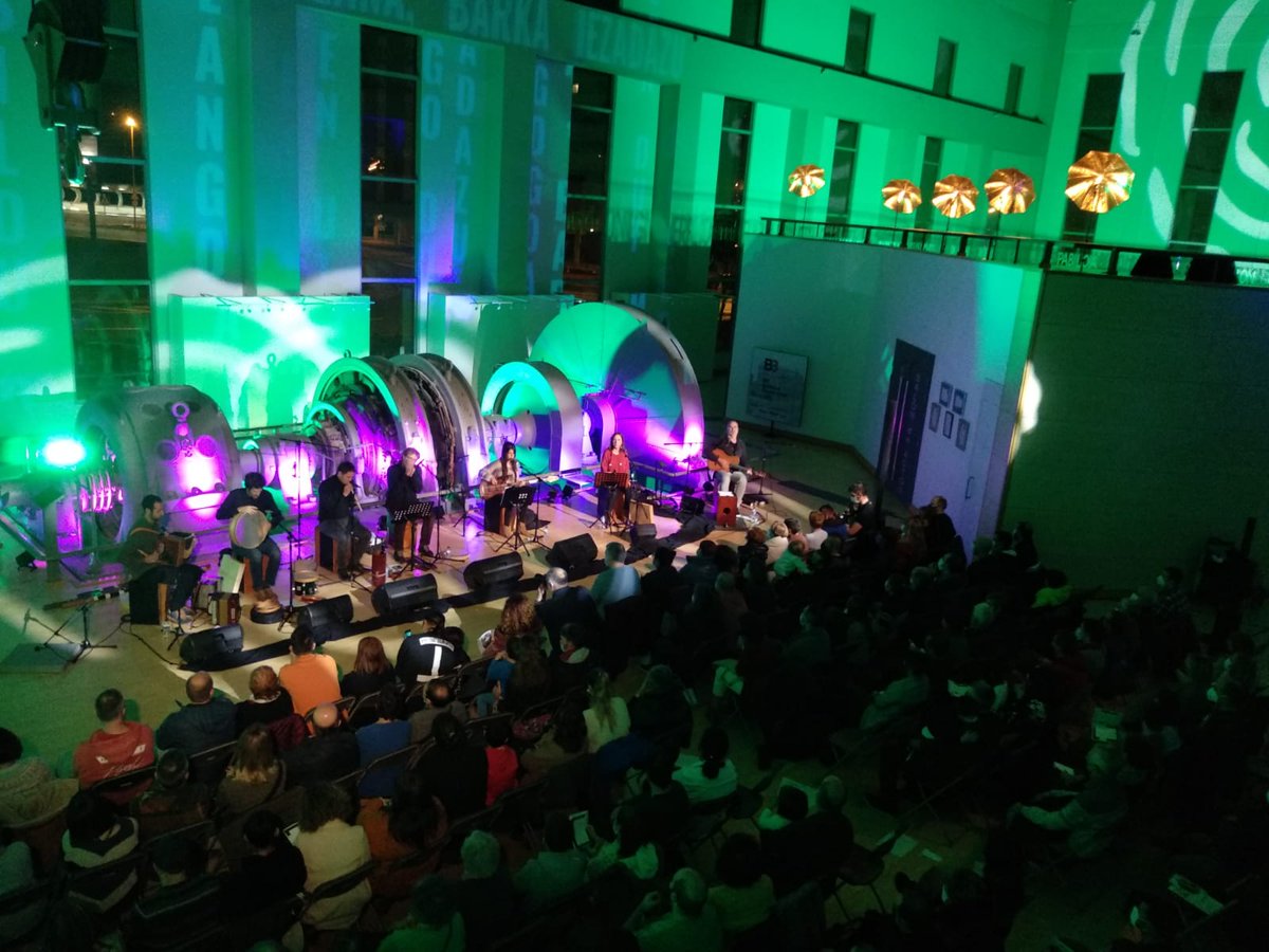 barakaldo_eus's tweet photo. Barakaldo zikinean jaio arren, #kolore-z betetzen duzuen euskaltzale guztiei #eskerrak eman behar!! Baita, nola ez, #musikari, #teknikari eta #BicBizkaiaEzkerraldea-ri ere!
Plazer eta ohore handia!!! ❤
@SasiburuBaraka
@laguntasuna
@ErrekaOrtu
@ibarrakaldu
@BICezkerraldea https://t.co/tI9eYCv8nL