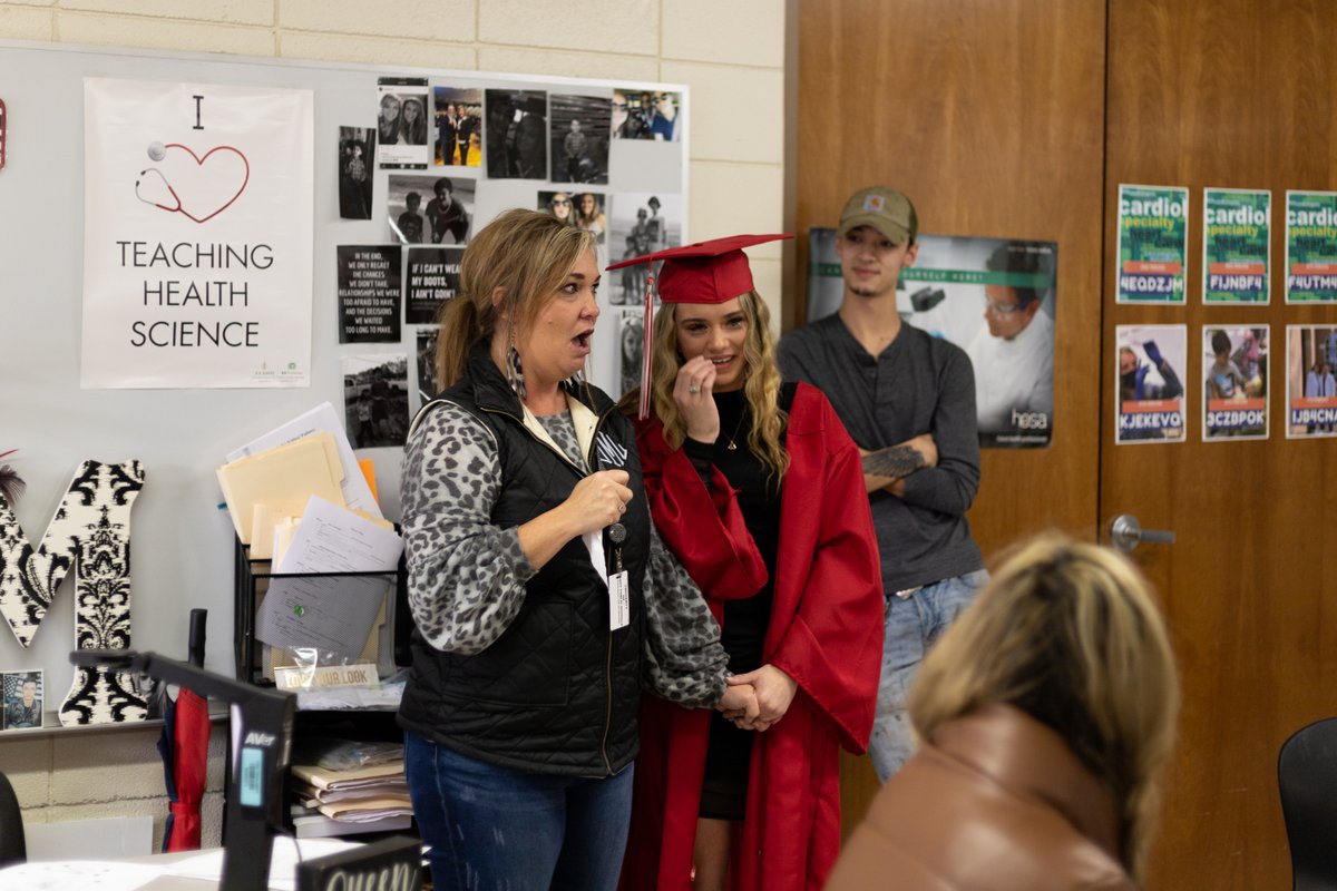 cabotsd's tweet photo. A special early Life Impact Award. Jazmyne Hendrix's mother passed last year &amp; @CabotHigh teacher Jenifer Mitchell stepped in to help her. Jazmyne wanted to surprise Ms. Mitchell early since she is leaving at semester. She wanted to make sure she knew what an impact she made. https://t.co/awzuclx0KZ