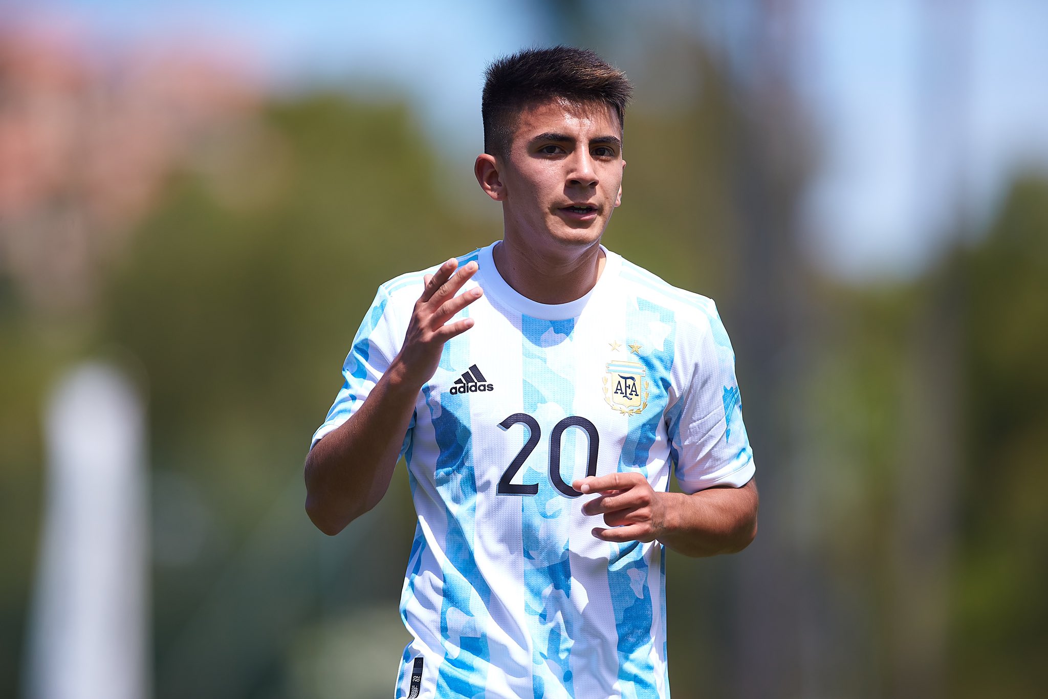 Twitter \ Fabrizio Romano على تويتر: "Official and confirmed. Thiago Almada leaves Vélez to join United starting from February 2022. Deal signed and completed for the Argentinian talent to start new