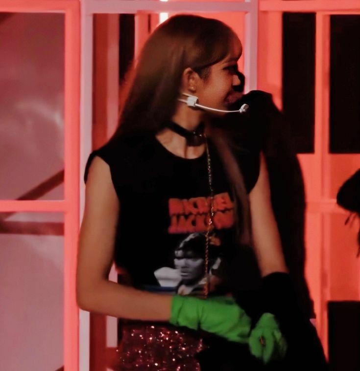 lalisahourIy's tweet photo. #리사 #LISA https://t.co/v9qZemBLyL