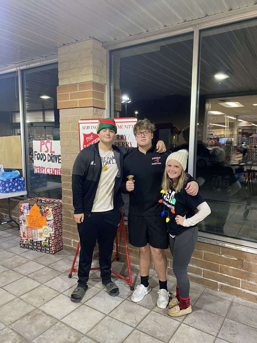 PHS_Service's tweet photo. The annual Holiday Food Drive is officially underway!  Stop by Rideout’s IGA and support PSL volunteers as they work to end hunger in our community.  All red kettle and food donations directly benefit The Perry Center of Lake County. https://t.co/qXgXlmwCLB