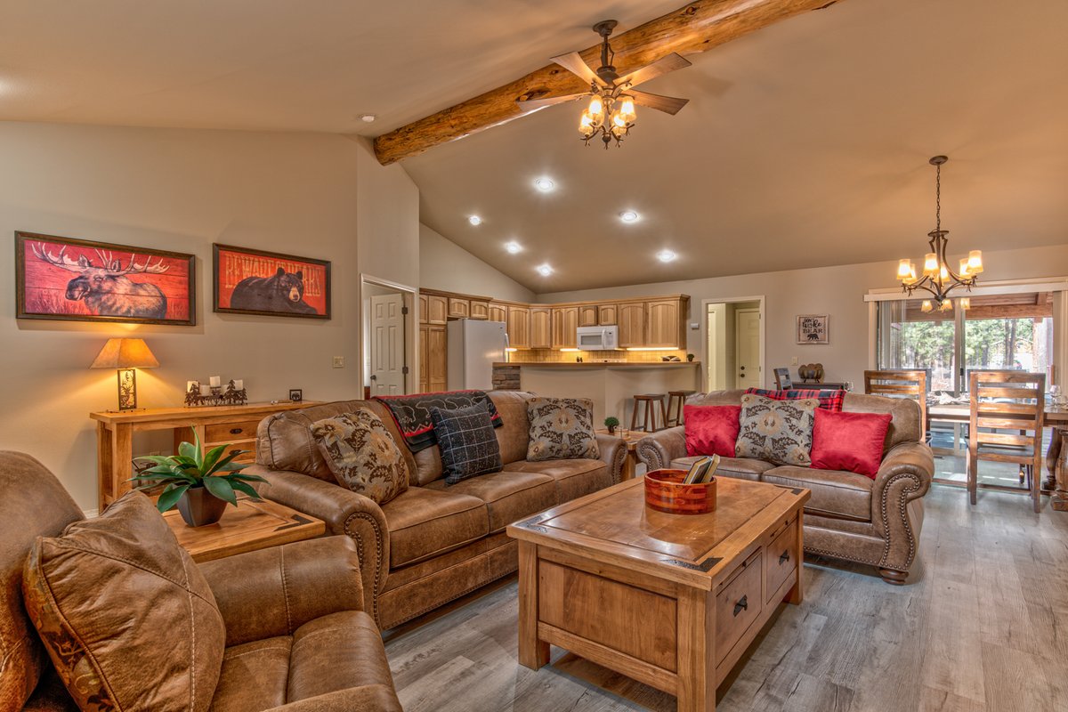 VPSunriver's tweet photo. 17080 Oxnard is available for your family Christmas vacation!  Everything you need to make memories that last a lifetime including: cozy living room with fireplace, hot tub, and game room! https://t.co/awVMTGP1Tg https://t.co/cLOxilfdvW